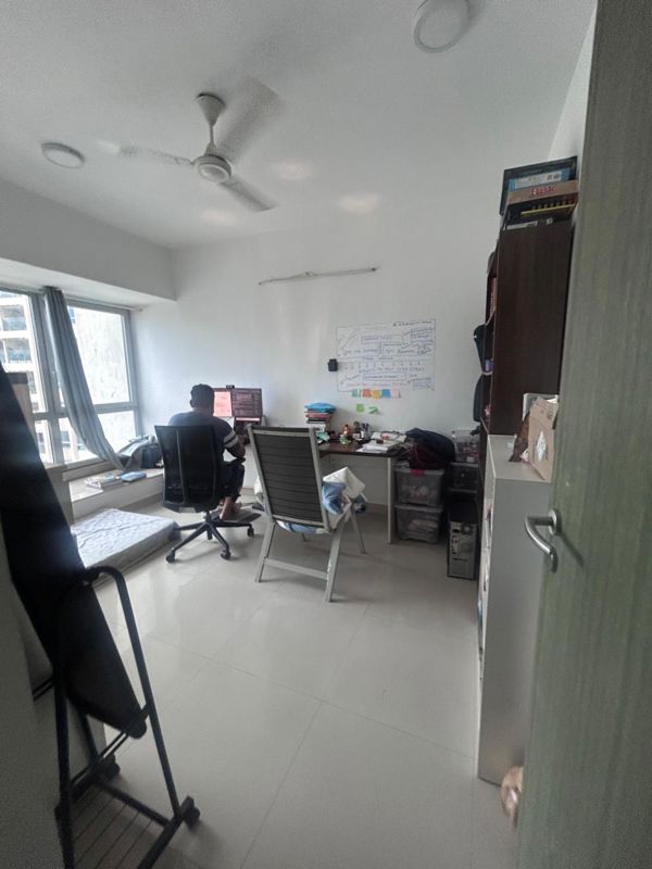 2.5 BHK + Servant Room Apartment For Rent in Oberoi Realty Woods
