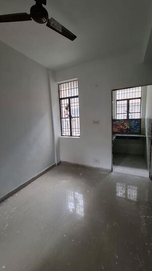 Room in 1.5 BHK Apartment at Sector 10 Greater Noida – for Sale
