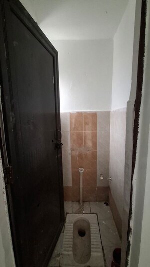 Bathroom in 1.5 BHK Apartment at Sector 10 Greater Noida – for Sale