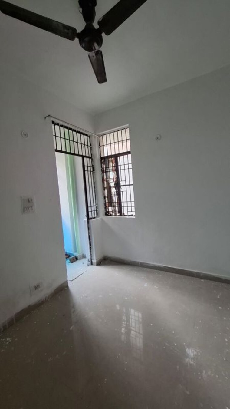 Room, sector 10 greater noida 1.5 Bedroom 30 Sq.Mt. Apartment In Sector 10 Greater Noida Greater Noida 10250587