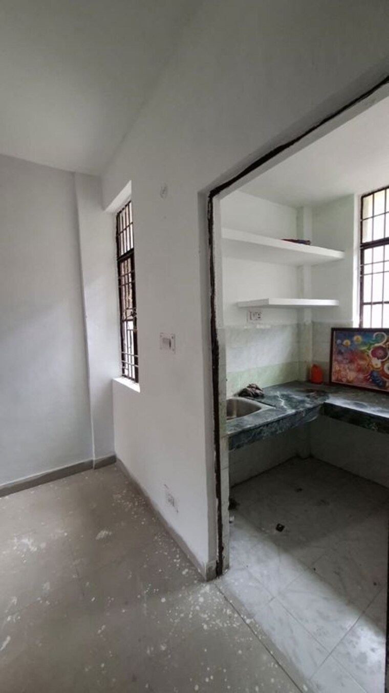 Room, sector 10 greater noida 1.5 Bedroom 30 Sq.Mt. Apartment In Sector 10 Greater Noida Greater Noida 10250587