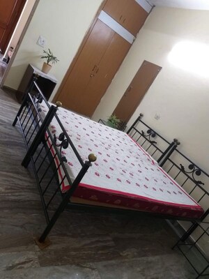 Bedroom in 1 BHK Builder Floor at Dlf Phase I – for Rent