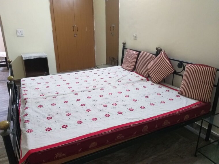 Bedroom, dlf phase i 1 Bedroom 1800 Sq.Ft. Builder Floor In Dlf Phase I Gurgaon 10250588