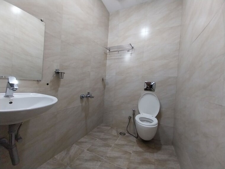 Bathroom, omkar-1973 4 Bedroom 2890 Sq.Ft. Apartment In Worli Mumbai 10250489