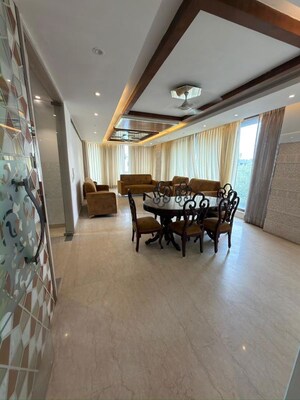 Gym in 4 BHK Builder Floor at Dlf Cyber City – for Rent