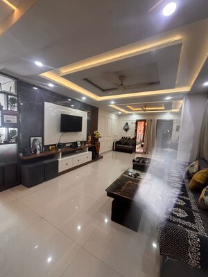 Room in 4 BHK Apartment at Agrawal Sagar Landmark, Eco Green City – for Sale