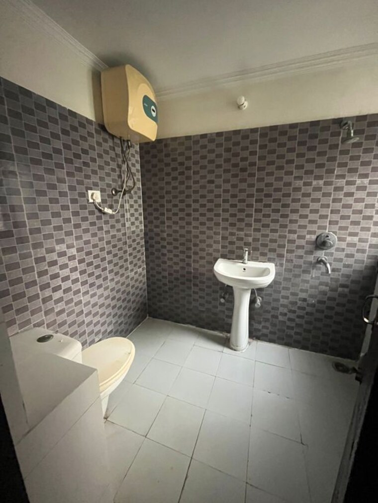 Bathroom, maya-garden-city 2 Bedroom 1152 Sq.Ft. Apartment In Lohgarh Zirakpur 10250688