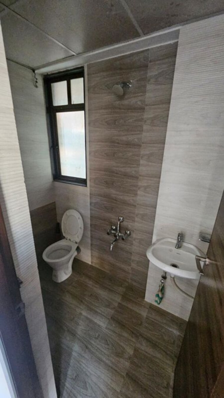 Bathroom, science city 3 Bedroom 1827 Sq.Ft. Apartment In Science City Ahmedabad 10250642
