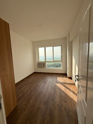 Room in 2.5 BHK Builder Floor at Central Park Flower Valley, Sector 33 – for Rent