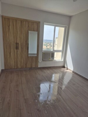 2.5 BHK Builder Floor For Rent in Central Park Flower Valley, Sector 33