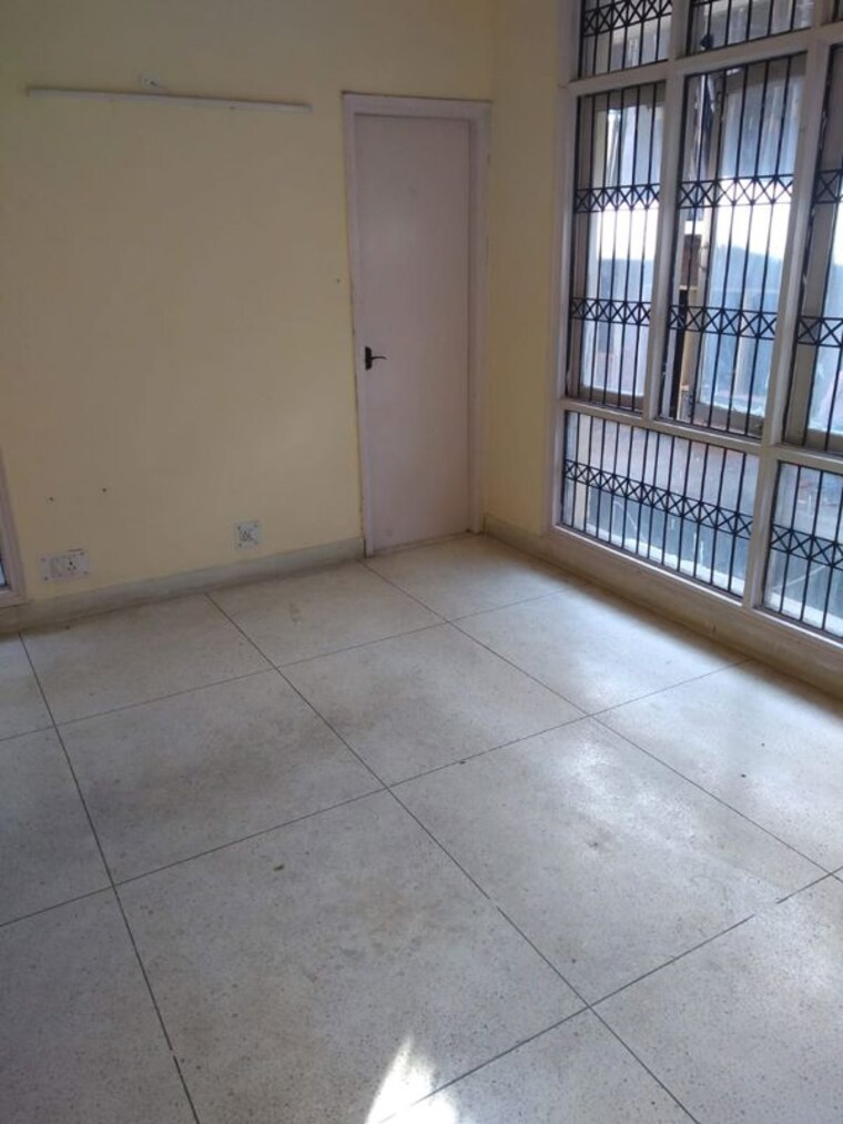 Room, sector 52 2 Bedroom 180 Sq.Yd. Builder Floor In Sector 52 Gurgaon 10134742