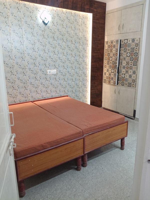 1 BHK Villa For Rent in RWA Apartments Sector 26