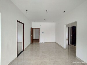 Room in 3 BHK Apartment at Kallikuppam – for Sale