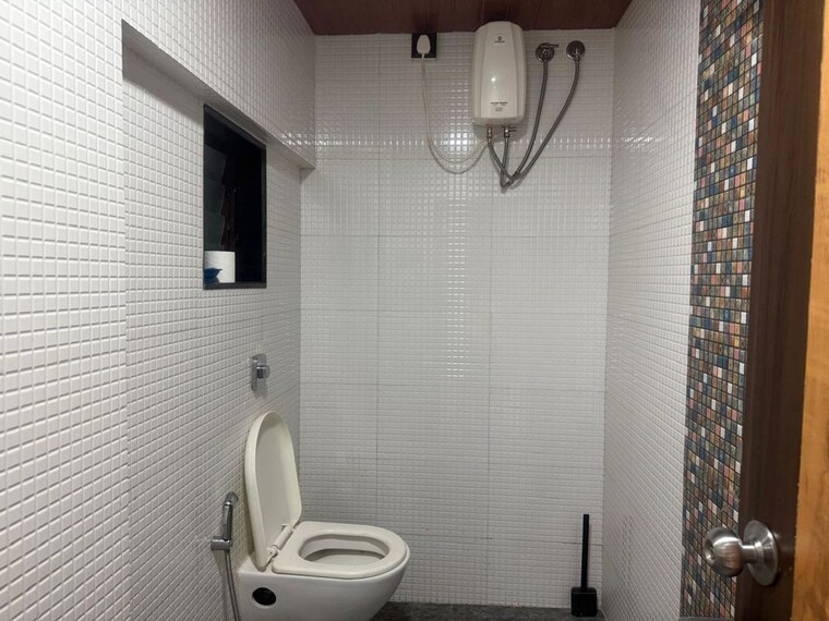 Bathroom, powai-vihar 2 Bedroom 900 Sq.Ft. Apartment In Powai Mumbai 10250707