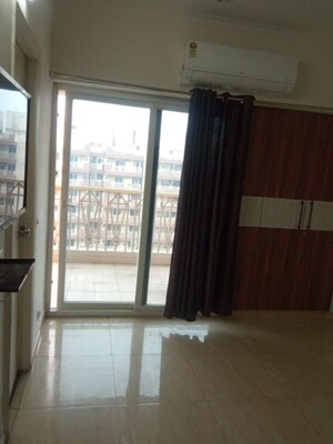 Room in 2 BHK Apartment at Gaur City 7th Avenue, Sector 4 Greater Noida – for Rent