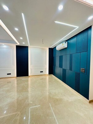 Room in 4 BHK Builder Floor at Sushant Lok I – for Sale