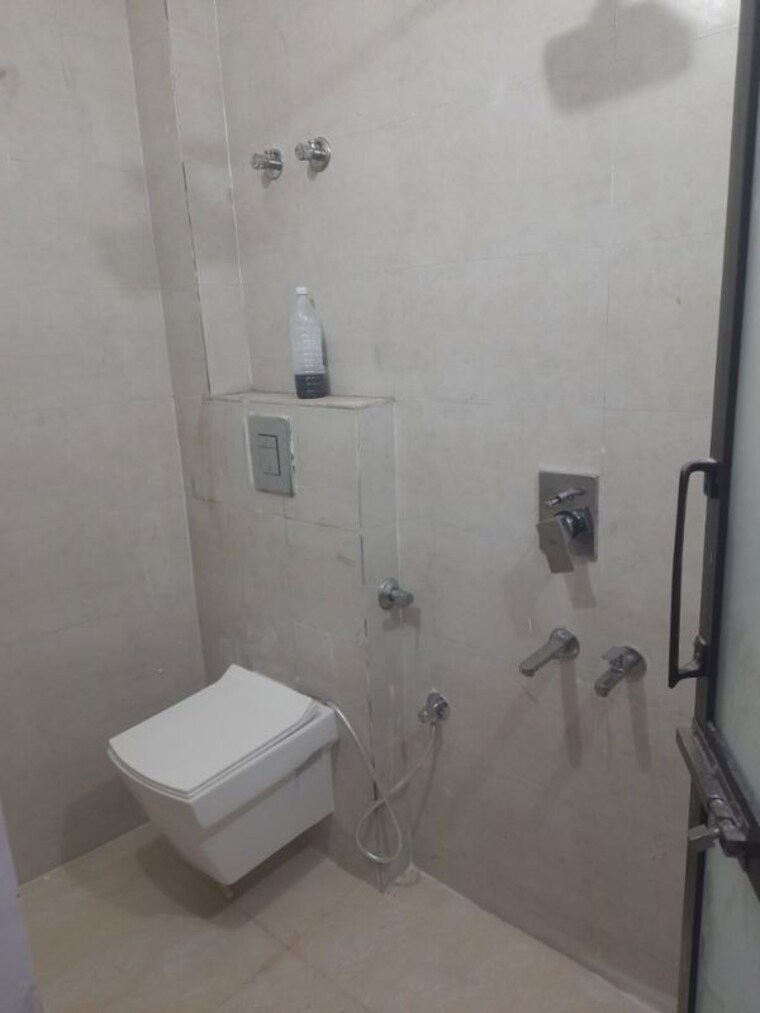 Bathroom, west rohtash nagar 3 Bedroom 930 Sq.Ft. Builder Floor In West Rohtash Nagar Delhi 10250856