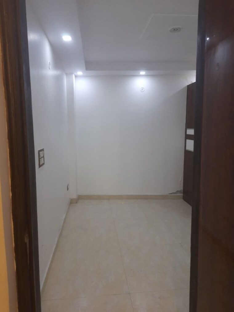 Room, west rohtash nagar 3 Bedroom 930 Sq.Ft. Builder Floor In West Rohtash Nagar Delhi 10250856