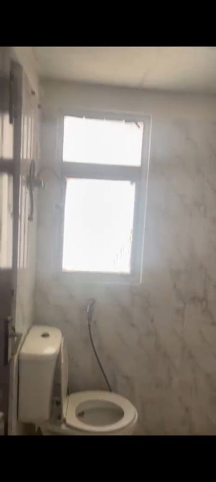 Bathroom, amrapali-princely-estate 2.5 Bedroom 1015 Sq.Ft. Apartment In Sector 76 Noida 10250847