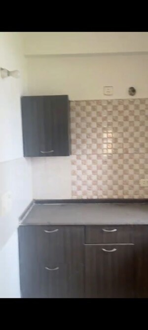 Furnished Amenities in 2.5 BHK Apartment at Amrapali Princely Estate, Sector 76 – for Sale