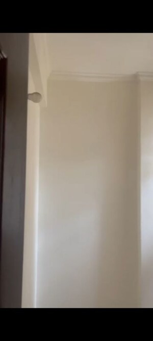 Room in 2.5 BHK Apartment at Amrapali Princely Estate, Sector 76 – for Sale