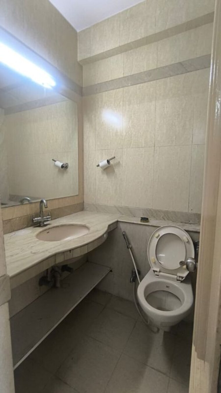 Bathroom, raheja-acropolis 3 Bedroom 1430 Sq.Ft. Apartment In Deonar Mumbai 10247598