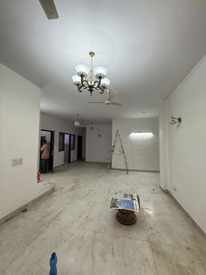 Room in 3 BHK Builder Floor at Nehru Enclave – for Rent