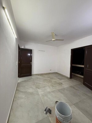 Room in 3 BHK Builder Floor at Nehru Enclave – for Rent