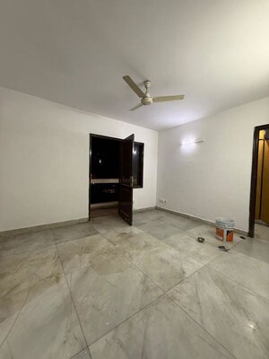 Room in 3 BHK Builder Floor at Nehru Enclave – for Rent