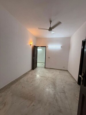 Room in 3 BHK Builder Floor at Nehru Enclave – for Rent