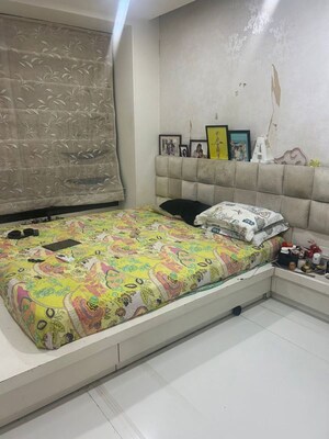 Bedroom in 2.5 BHK Apartment at Oberoi Realty Springs, Andheri West – for Rent