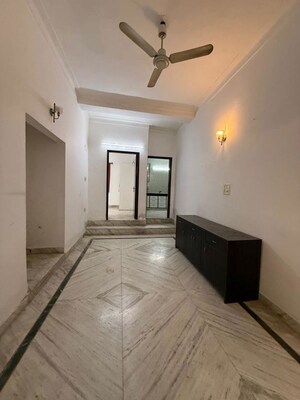 Room in 3 BHK Builder Floor at Nehru Enclave – for Rent