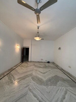 Room in 3 BHK Builder Floor at Nehru Enclave – for Rent