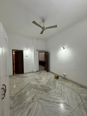 Room in 3 BHK Builder Floor at Nehru Enclave – for Rent