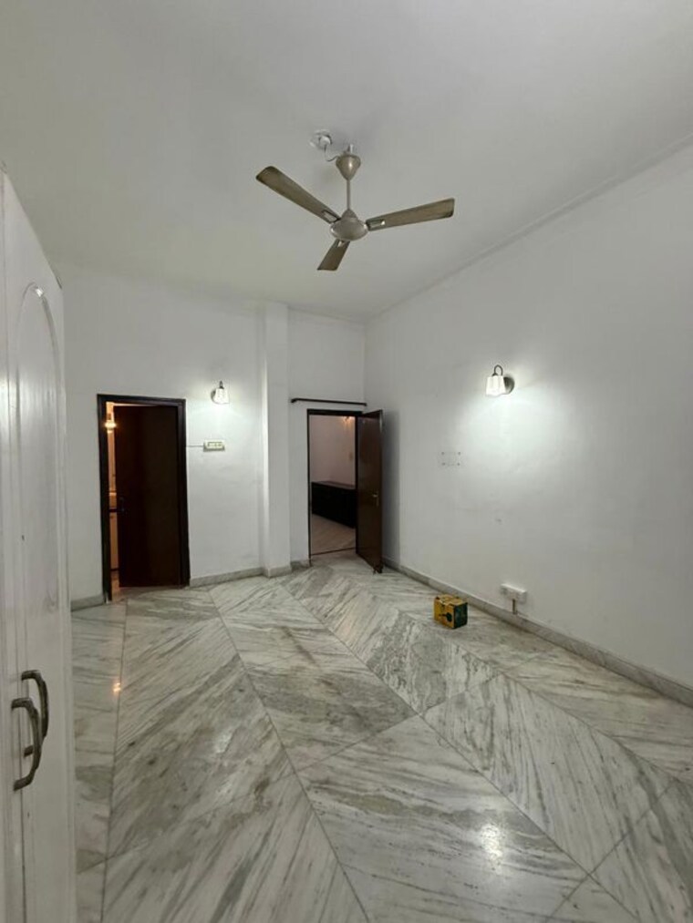 Room, nehru enclave 3 Bedroom 2000 Sq.Ft. Builder Floor In Nehru Enclave Delhi 10251004