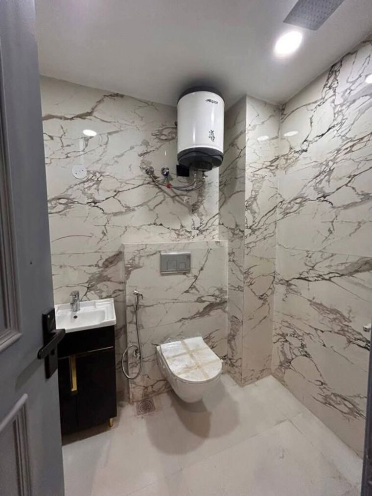 Bathroom, saket 2 Bedroom 900 Sq.Ft. Apartment In Saket Delhi 10251006