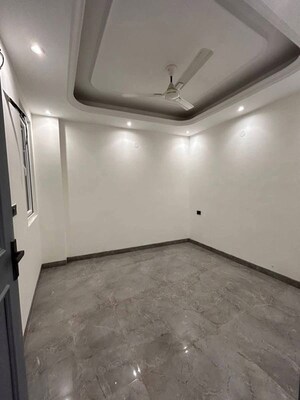 Room in 2 BHK Apartment at Saket – for Rent