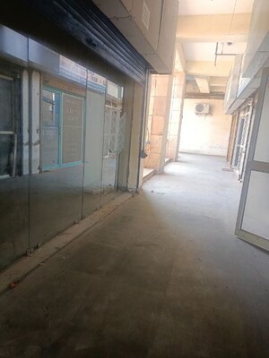 Room in  Shop at Unitech Arcadia, South City 2 – for Rent