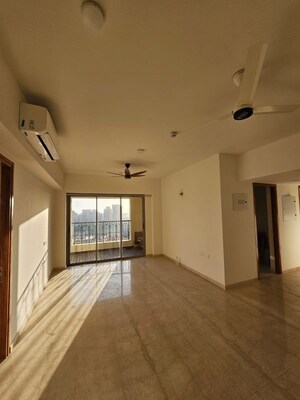 Room in 4 BHK Apartment at Lodha Bellagio, Powai – for Rent