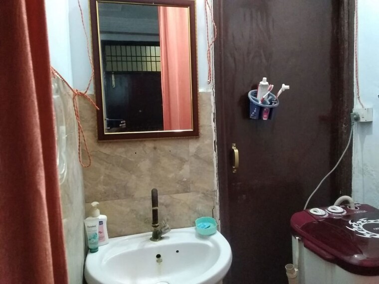 Bathroom, defence estate 2 Bedroom 800 Sq.Ft. Apartment In Defence Estate Agra 9288012