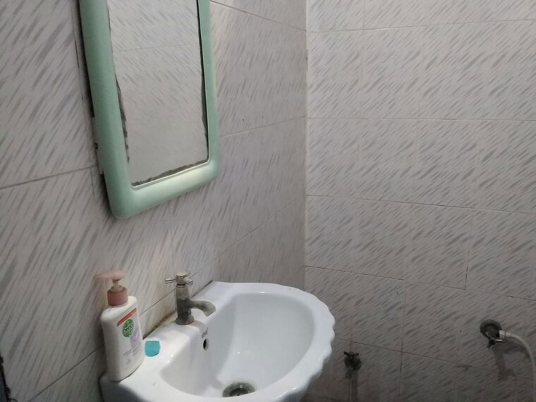 Bathroom, defence estate 2 Bedroom 800 Sq.Ft. Apartment In Defence Estate Agra 9288012