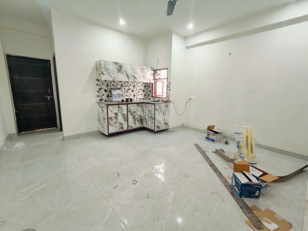 1 RkBuilder Floor For Rent in Saket
