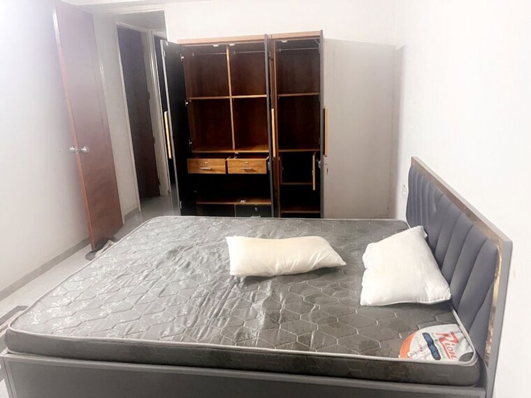 Bedroom, sargasan 3 Bedroom 196 Sq.Yd. Apartment In Sargasan Gandhinagar 10251333