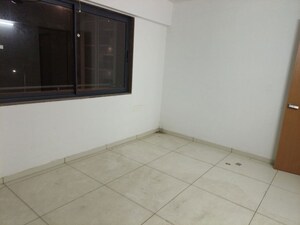 Room in 3 BHK Apartment at Sargasan – for Rent