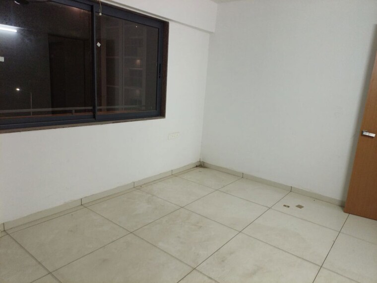 Room, sargasan 3 Bedroom 154 Sq.Ft. Apartment In Sargasan Gandhinagar 10251413