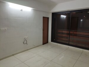 Room in 3 BHK Apartment at Sargasan – for Rent