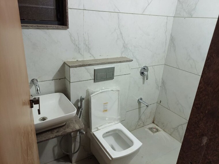 Bathroom, sargasan 3 Bedroom 154 Sq.Ft. Apartment In Sargasan Gandhinagar 10251413