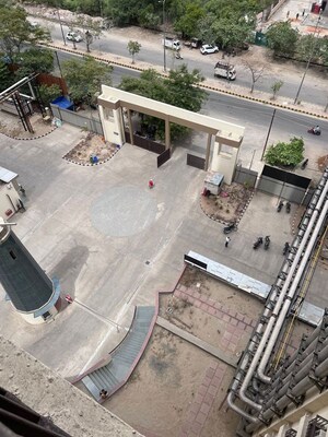 Team Area in 3 BHK Apartment at Gaur City 2 - 14th Avenue, Sector 16c Greater Noida – for Sale