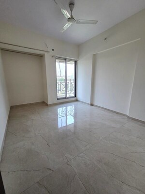 Room in 2 BHK Apartment at Cosmos Habitat, Majiwada – for Rent