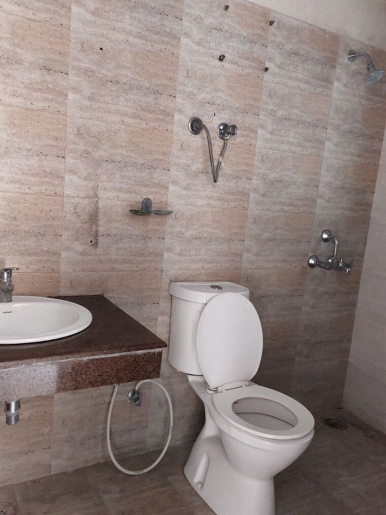 Bathroom, upavp-vrindavan-yojana 3 Bedroom 1453 Sq.Ft. Apartment In Vrindavan Yojna Lucknow 10251610